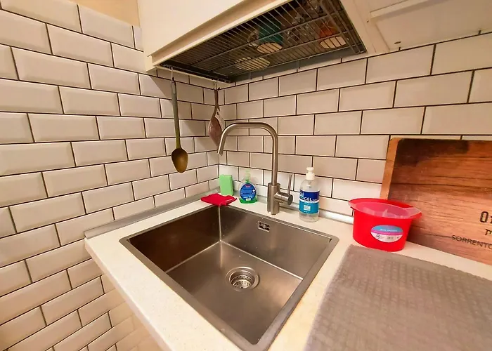 Free Breakfast - Big In The Heart Of Apartment *