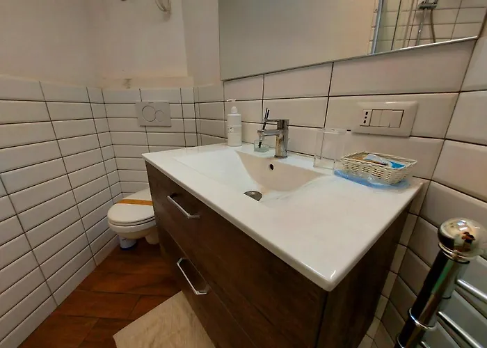 Free Breakfast - Big In The Heart Of Apartment *